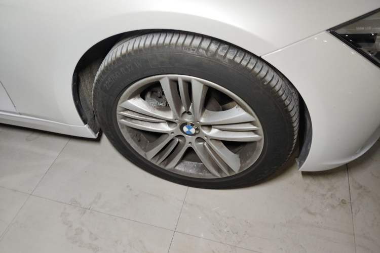 Used BMW 3 Series 2017 320Li Fashion Model Right Front Wheel Hub