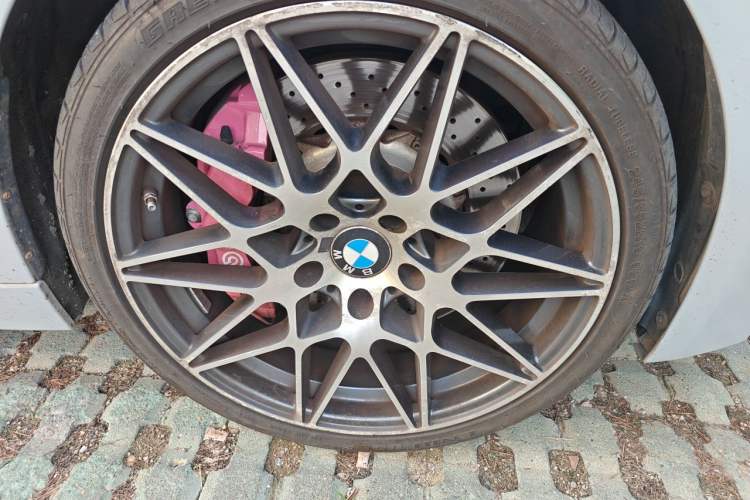 Used BMW 3 Series 2017 320Li Fashion Model Right Front Wheel Hub