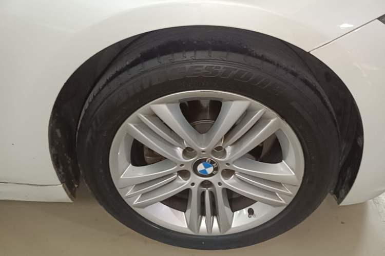 Used BMW 3 Series 2017 320Li Fashion Model Right Front Wheel Hub