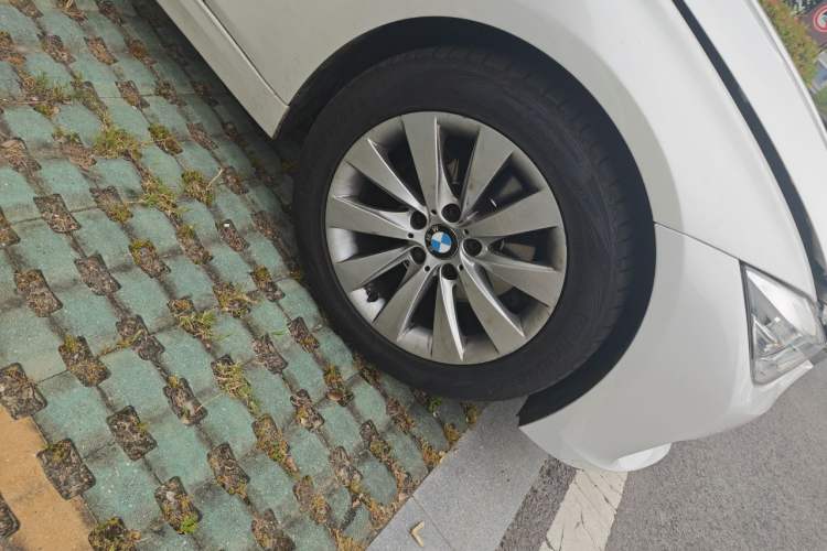 Used BMW 3 Series 2017 318Li Fashion Model Right Front Wheel Hub