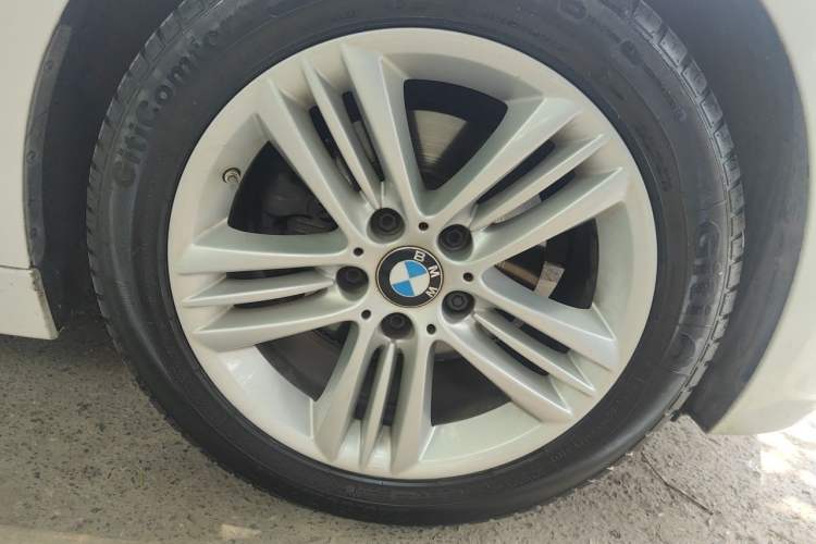 Used BMW 3 Series 2017 320Li Fashion Model Right Front Wheel Hub