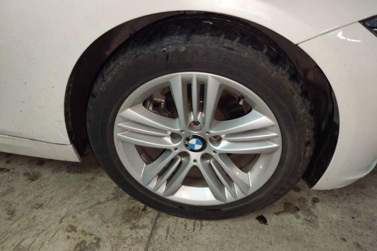 Used BMW 3 Series 2017 320Li Fashion Model Right Front Wheel Hub