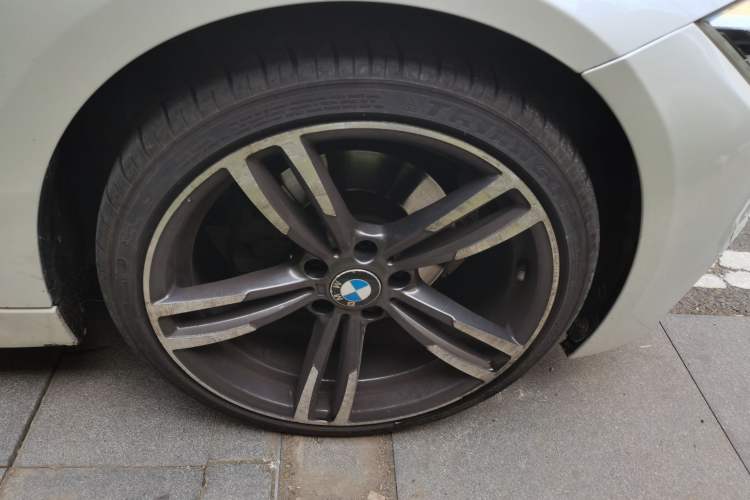 Used BMW 3 Series 2017 320Li Fashion Model Right Front Wheel Hub