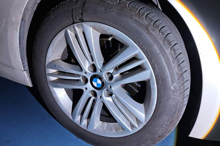 Used BMW 3 Series 2017 320Li xDrive Fashion Model Right Front Wheel Hub