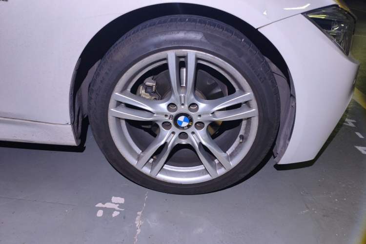 Used BMW 3 Series 2017 320i M Sport Right Front Wheel Hub