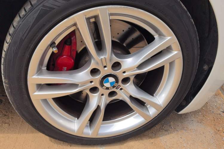 Used BMW 3 Series 2017 330Li M Sport Edition Right Front Wheel Hub
