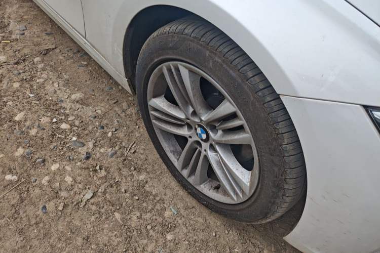 Used BMW 3 Series 2017 320Li Fashion Model Right Front Wheel Hub