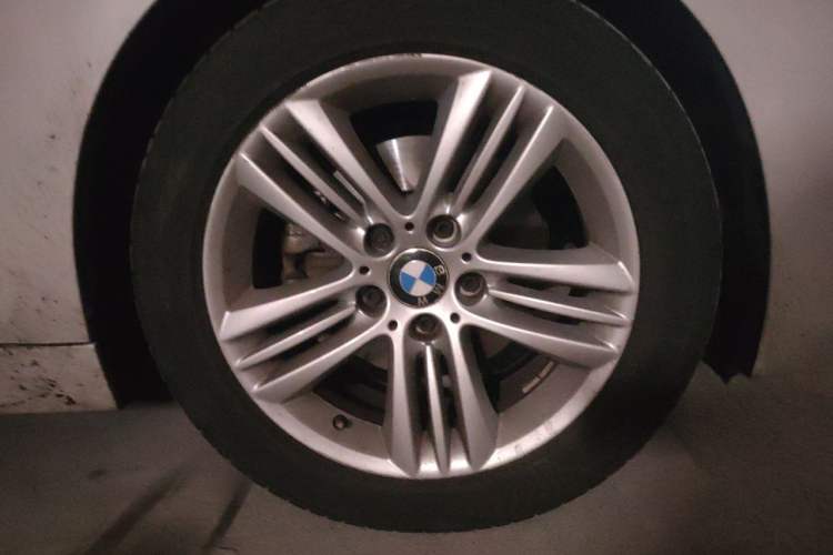 Used BMW 3 Series 2017 320Li Fashion Model Right Front Wheel Hub