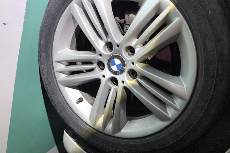 Used BMW 3 Series 2017 320Li Fashion Model Right Front Wheel Hub