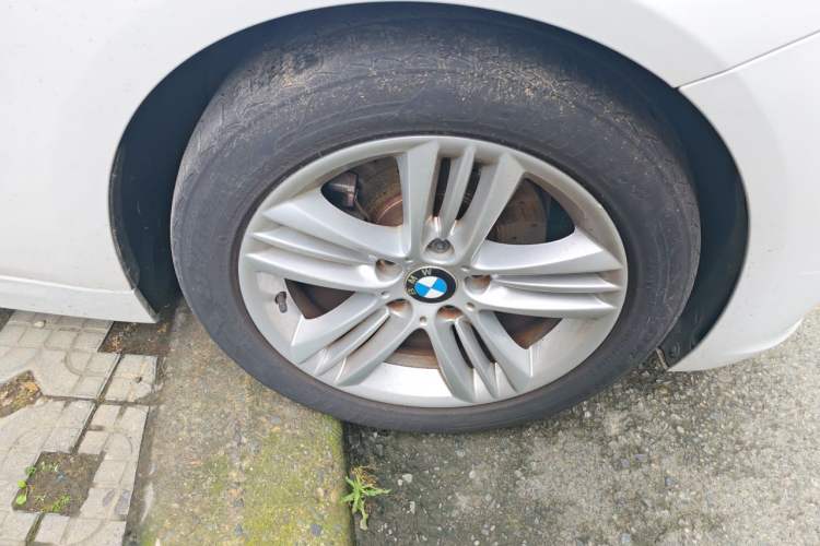 Used BMW 3 Series 2017 320Li Fashion Model Right Front Wheel Hub