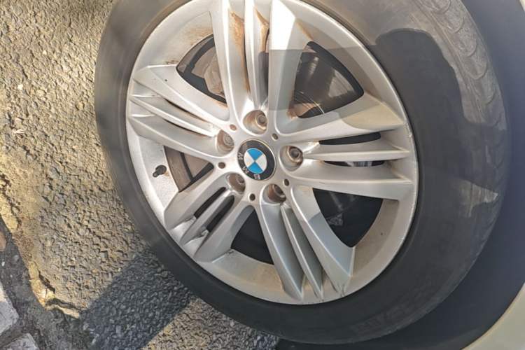 Used BMW 3 Series 2017 320Li Fashion Model Right Front Wheel Hub