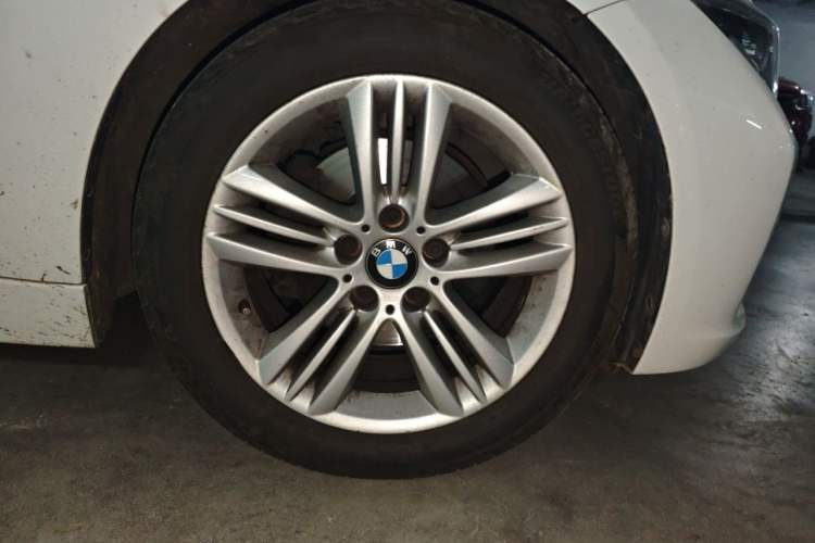 Used BMW 3 Series 2017 320Li Fashion Model Right Front Wheel Hub