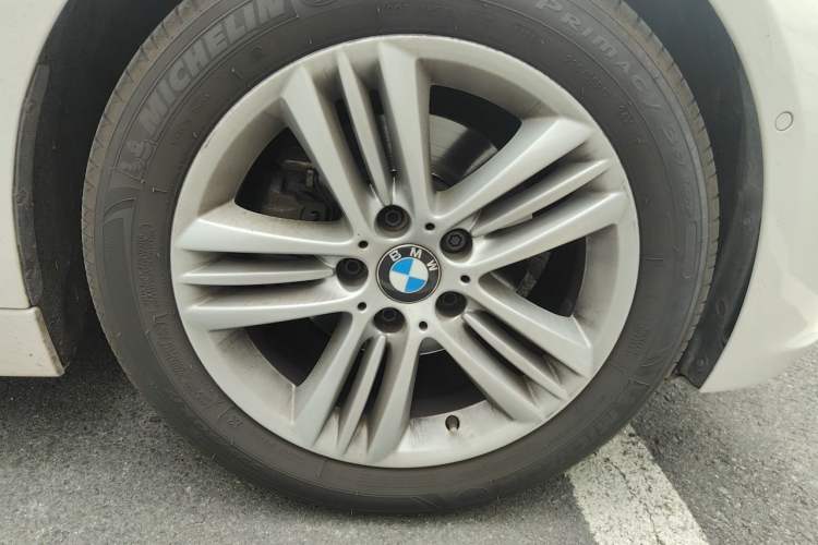 Used BMW 3 Series 2017 320Li Fashion Model Right Front Wheel Hub