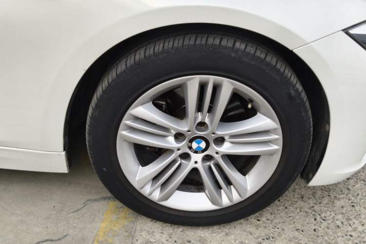 Used BMW 3 Series 2017 320Li Fashion Model Right Front Wheel Hub