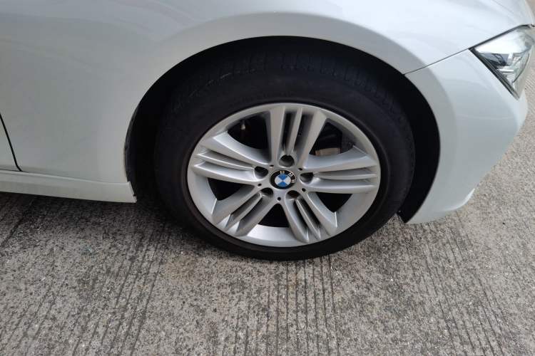 Used BMW 3 Series 2017 320Li Fashion Model Right Front Wheel Hub