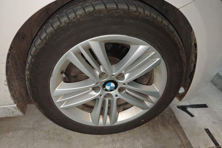 Used BMW 3 Series 2017 320Li Fashion Model Right Front Wheel Hub