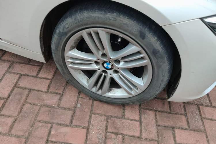 Used BMW 3 Series 2017 320Li Fashion Model Right Front Wheel Hub