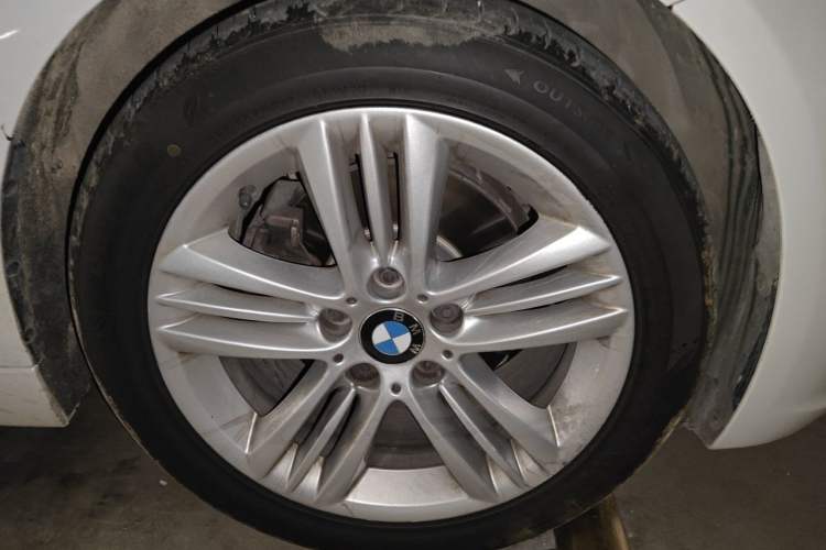Used BMW 3 Series 2017 320Li Fashion Model Right Front Wheel Hub