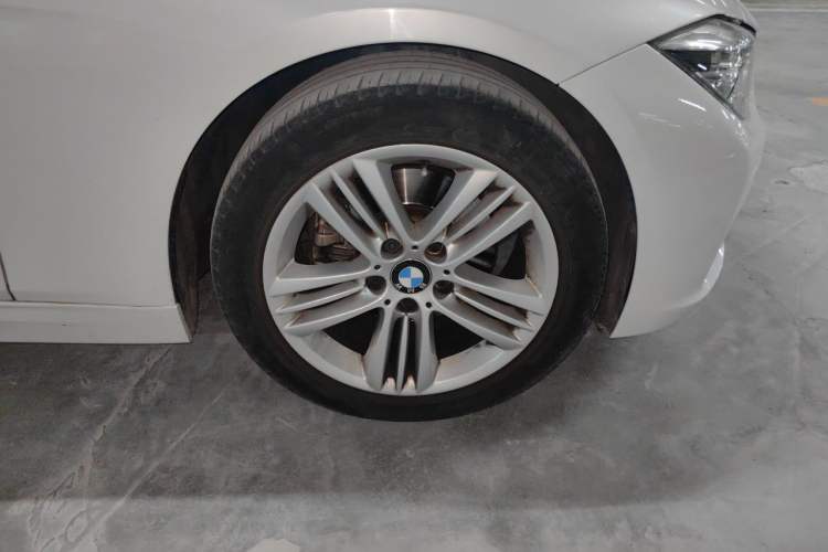 Used BMW 3 Series 2017 320Li Fashion Model Right Front Wheel Hub