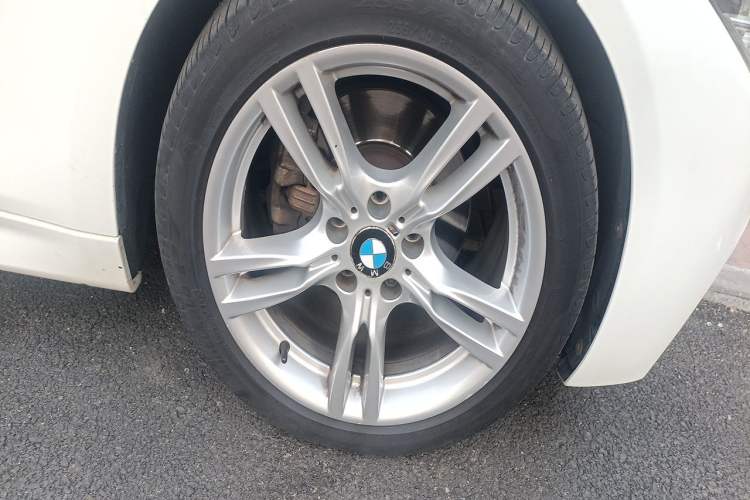 Used BMW 3 Series 2017 320i M Sport Right Front Wheel Hub