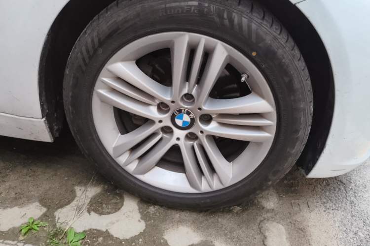 Used BMW 3 Series 2017 320Li Fashion Model Right Front Wheel Hub