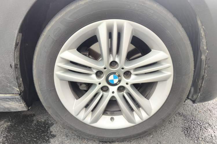 Used BMW 3 Series 2017 320Li Fashion Model Right Front Wheel Hub