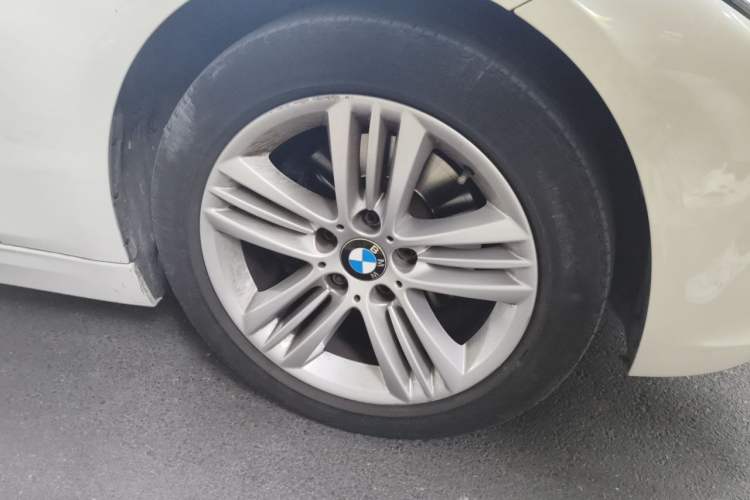 Used BMW 3 Series 2017 320Li Fashion Model Right Front Wheel Hub