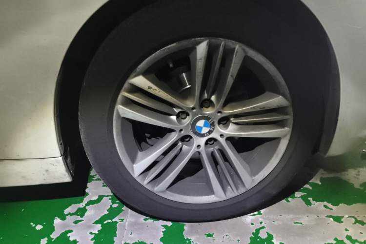 Used BMW 3 Series 2017 320Li Fashion Model Right Front Wheel Hub