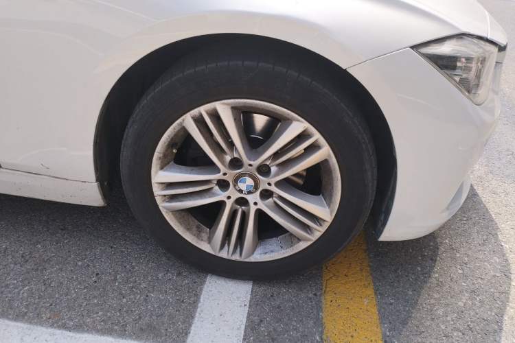 Used BMW 3 Series 2017 320Li Fashion Model Right Front Wheel Hub