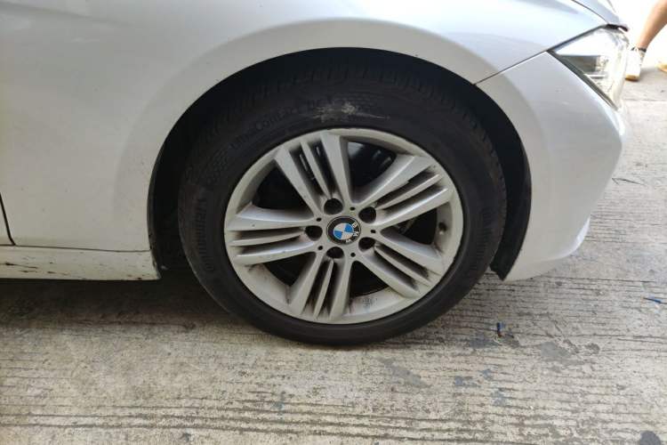 Used BMW 3 Series 2017 320Li Fashion Model Right Front Wheel Hub
