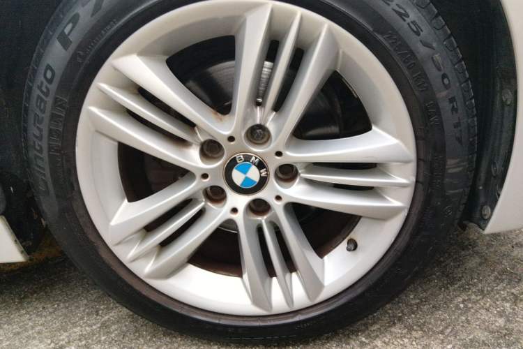 Used BMW 3 Series 2017 320Li Fashion Model Right Front Wheel Hub
