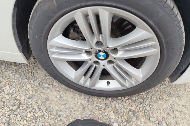 Used BMW 3 Series 2017 320Li Fashion Model Right Front Wheel Hub