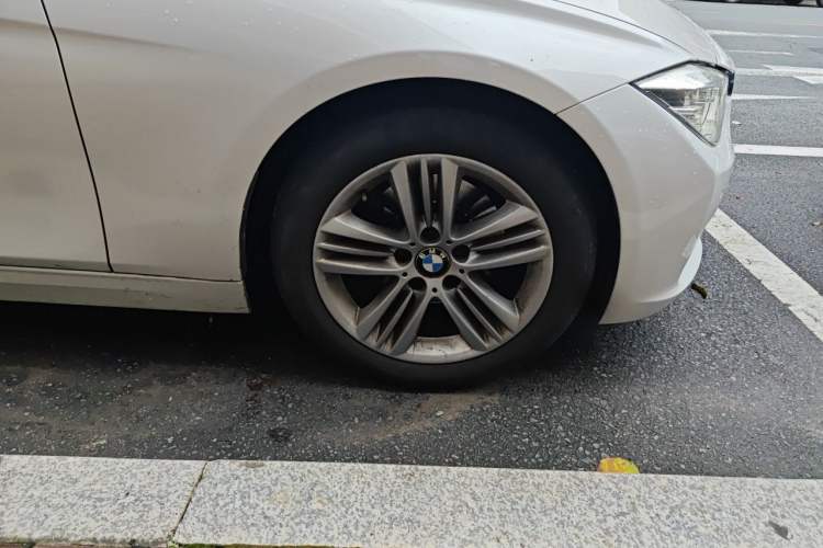Used BMW 3 Series 2017 320Li Fashion Model Right Front Wheel Hub