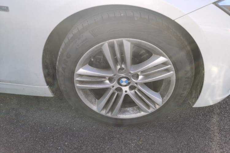 Used BMW 3 Series 2017 320Li Fashion Model Right Front Wheel Hub