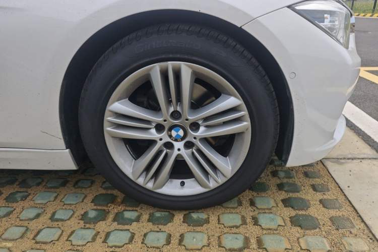 Used BMW 3 Series 2017 320Li Fashion Model Right Front Wheel Hub