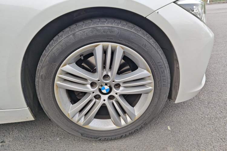 Used BMW 3 Series 2017 320Li Fashion Model Right Front Wheel Hub