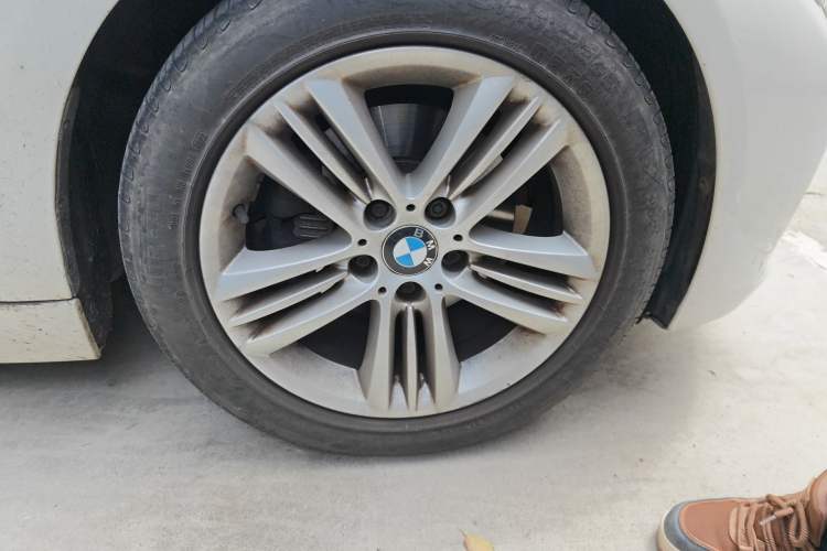 Used BMW 3 Series 2017 320Li Fashion Model Right Front Wheel Hub