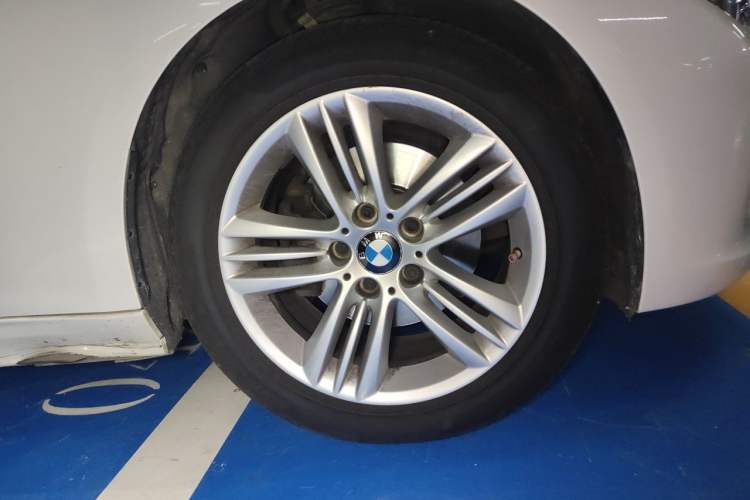 Used BMW 3 Series 2017 320Li Fashion Model Right Front Wheel Hub