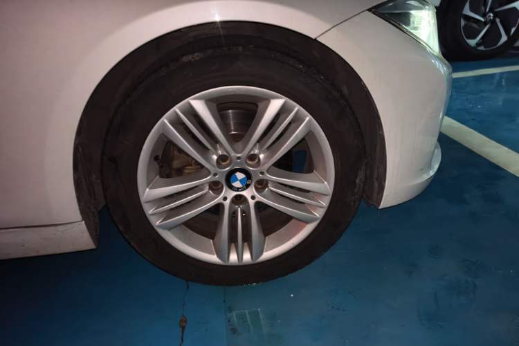 Used BMW 3 Series 2017 320Li Fashion Model Right Front Wheel Hub