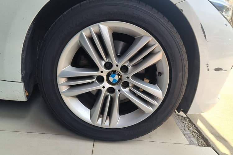 Used BMW 3 Series 2017 320Li Fashion Model Right Front Wheel Hub