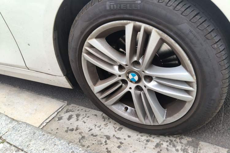 Used BMW 3 Series 2017 320Li Fashion Model Right Front Wheel Hub