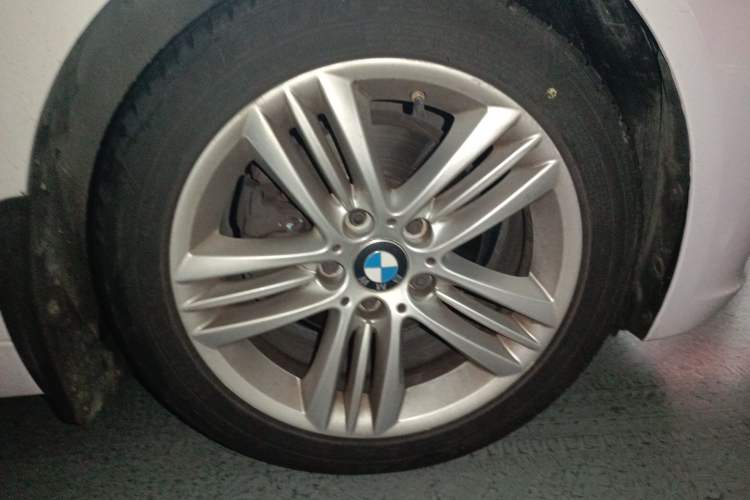 Used BMW 3 Series 2017 320Li Fashion Model Right Front Wheel Hub