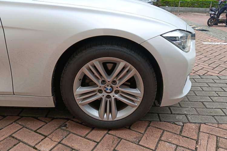 Used BMW 3 Series 2017 320Li Fashion Model Right Front Wheel Hub