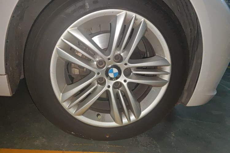 Used BMW 3 Series 2017 320Li xDrive Fashion Model Right Front Wheel Hub