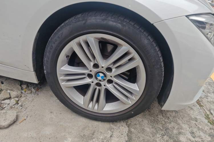 Used BMW 3 Series 2017 320Li Fashion Model Right Front Wheel Hub
