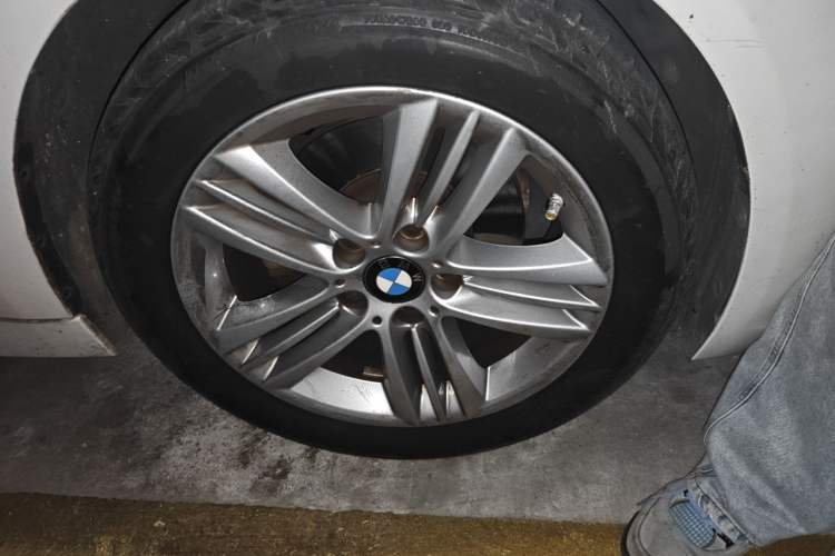 Used BMW 3 Series 2017 320Li Fashion Model Right Front Wheel Hub