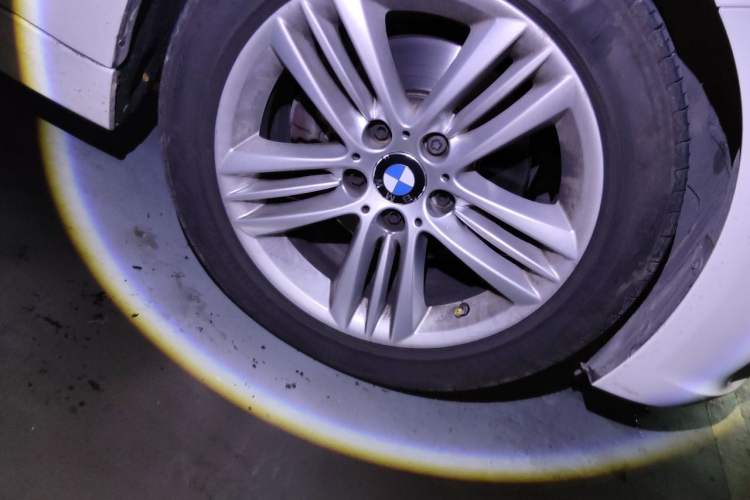 Used BMW 3 Series 2017 320Li Fashion Model Right Front Wheel Hub