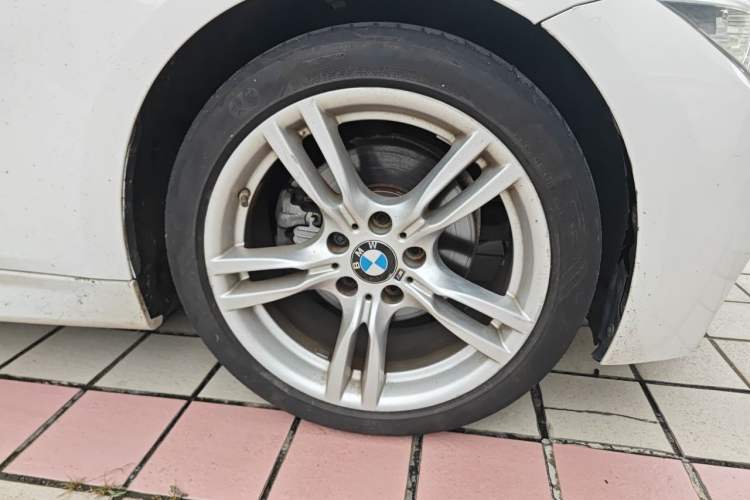 Used BMW 3 Series 2017 320i M Sport Right Front Wheel Hub