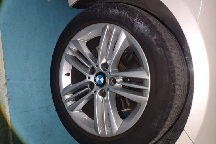 Used BMW 3 Series 2017 320Li Fashion Model Right Front Wheel Hub