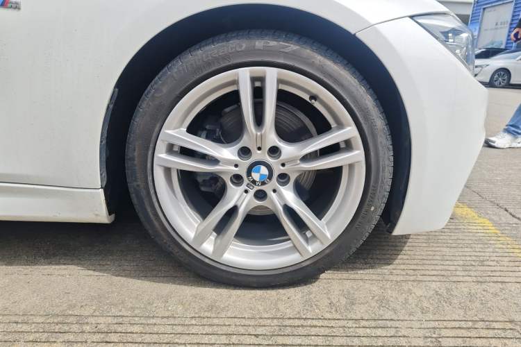 Used BMW 3 Series 2017 320i M Sport Right Front Wheel Hub